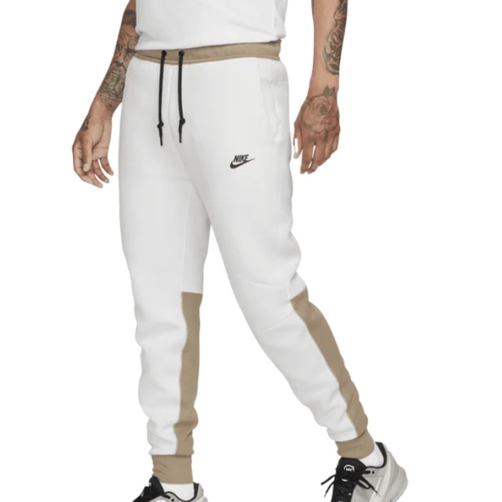 Men’s Nike Sportswear tech fleece men’s joggers in summit white/khaki/black